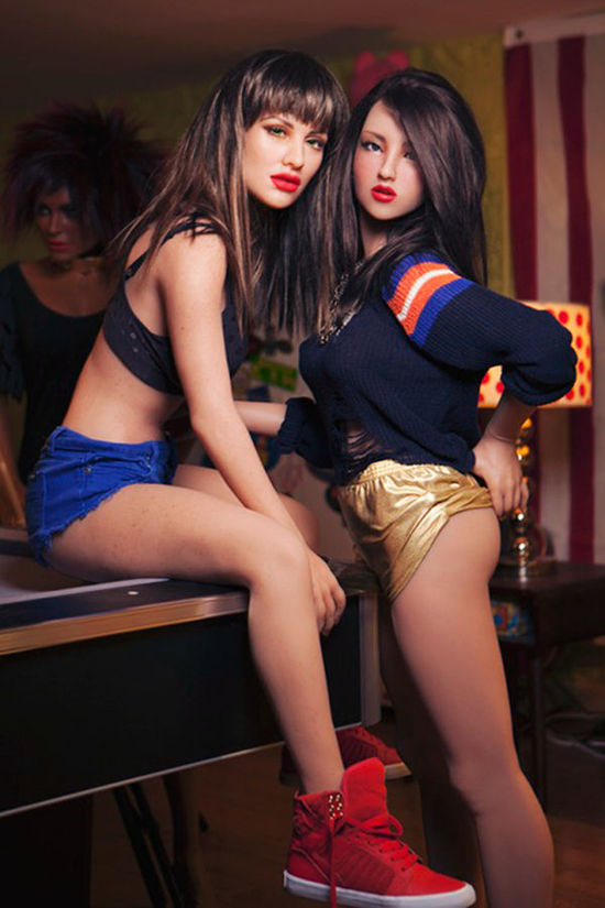 美国女摄影师的童年情节 充气娃娃拍成了超模