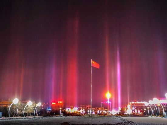 内蒙古出现日柱奇景 好像UFO降临一样