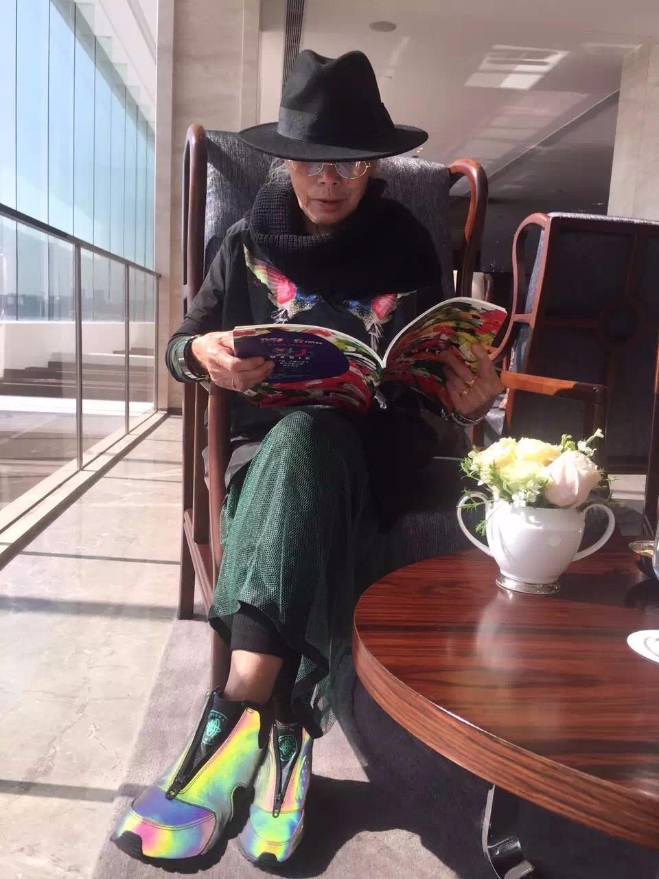 让这位82岁的姑娘告诉你，什么是人生！