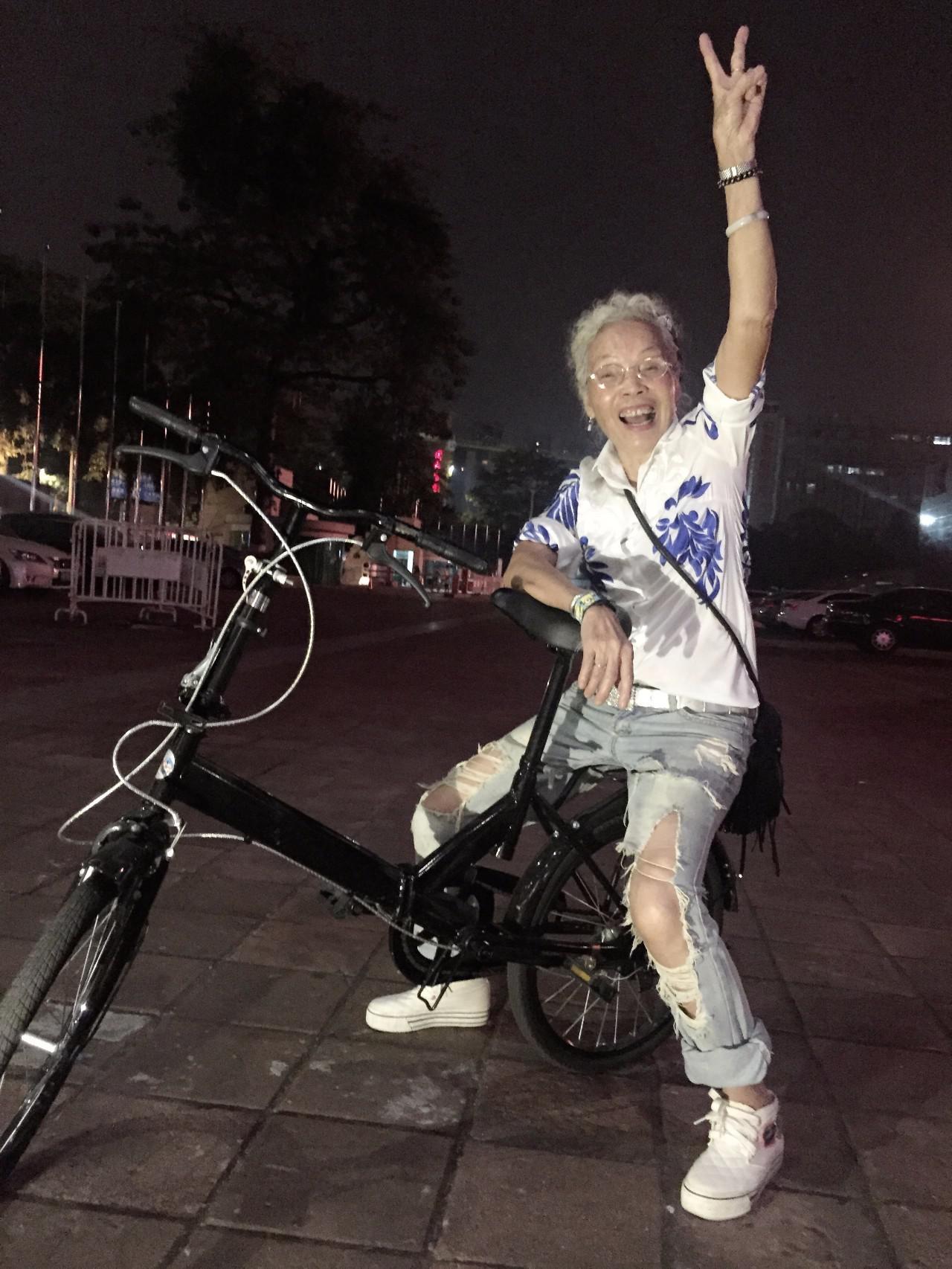 让这位82岁的姑娘告诉你，什么是人生！