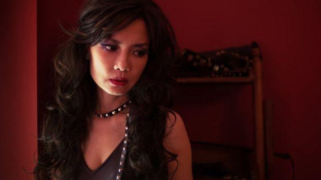 外国的月亮并不圆!伦敦黑色“性产业”被电影曝光——美女的生死沉沦!