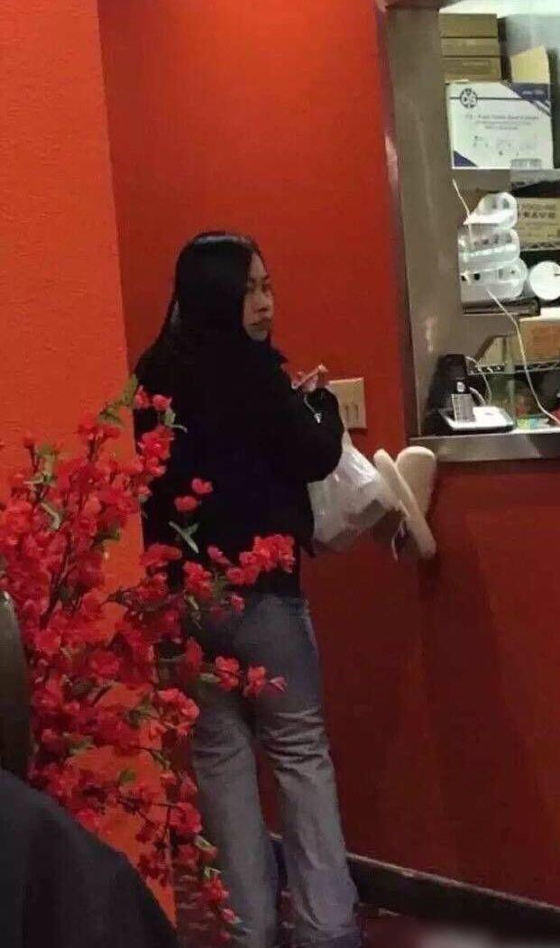 凤姐在美国生活伙食不错，竟胖成了这个样子，但气质没变！