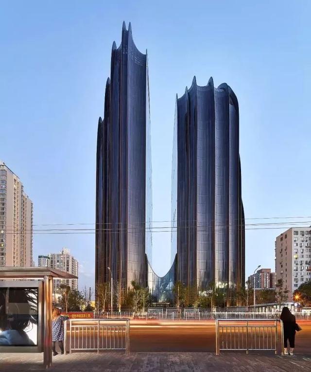 北京神秘黑色大楼建造者马岩松：你要认识到自己是个悲剧人物