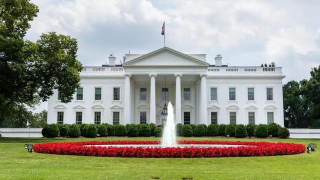 突发:特朗普贴身随从“确诊新冠肺炎”,白宫急发声明回应了!