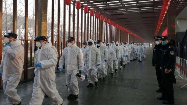 西安800多人被拉定边沙漠去隔离?!假的!