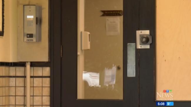 可怕:华人女子闹市竟遭白人暴力劫车,尖叫倒地… 可怕:华人女子闹市竟遭白人暴力劫车,尖叫倒地…