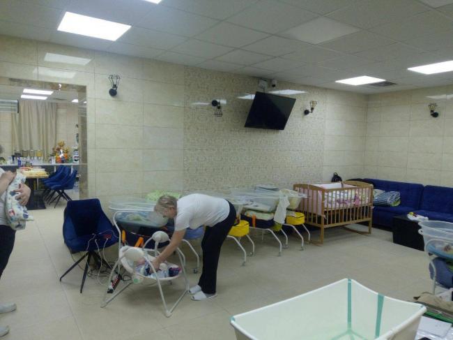 无法离开:乌克兰“代孕妈妈”们必须返回战区防空洞,为西方富人客户生娃 无法离开:乌克兰“代孕妈妈”们必须返回战区防空洞,为西方富人客户生娃