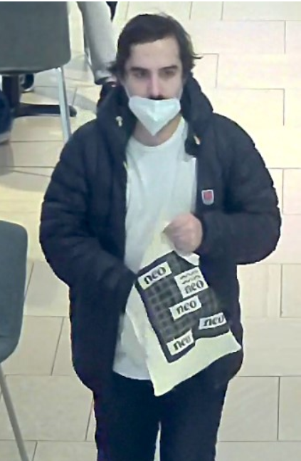 “大肚腩”疑匪涉温市列市7劫案 警方发布照片 “大肚腩”疑匪涉温市列市7劫案 警方发布照片