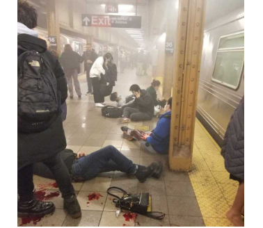 纽约布鲁克林地铁 枪手扫射 7人中弹13伤 纽约布鲁克林地铁 枪手扫射 7人中弹13伤