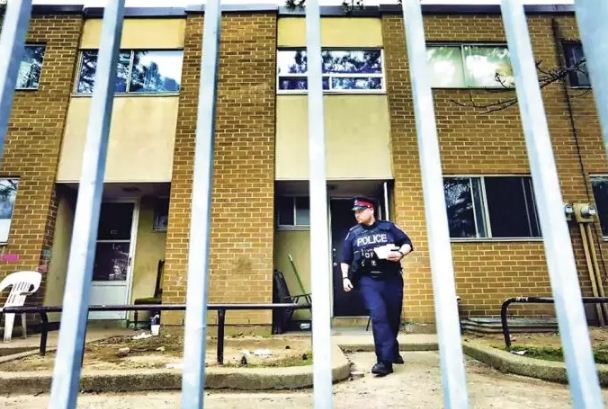 骗子冒充警察致电 至少三名中国留学生遭诈骗 骗子冒充警察致电 至少三名中国留学生遭诈骗