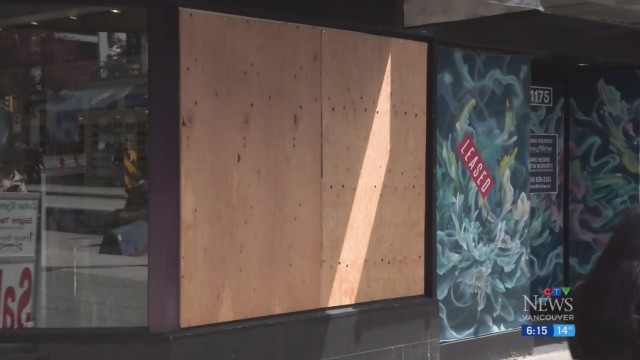 温哥华商店半年被砸8次 泄愤搞破坏越报警越砸 温哥华商店半年被砸8次 泄愤搞破坏越报警越砸