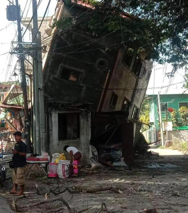 突发!旅游胜地7级地震 伤亡数十 引发海啸 突发!旅游胜地7级地震 伤亡数十 引发海啸