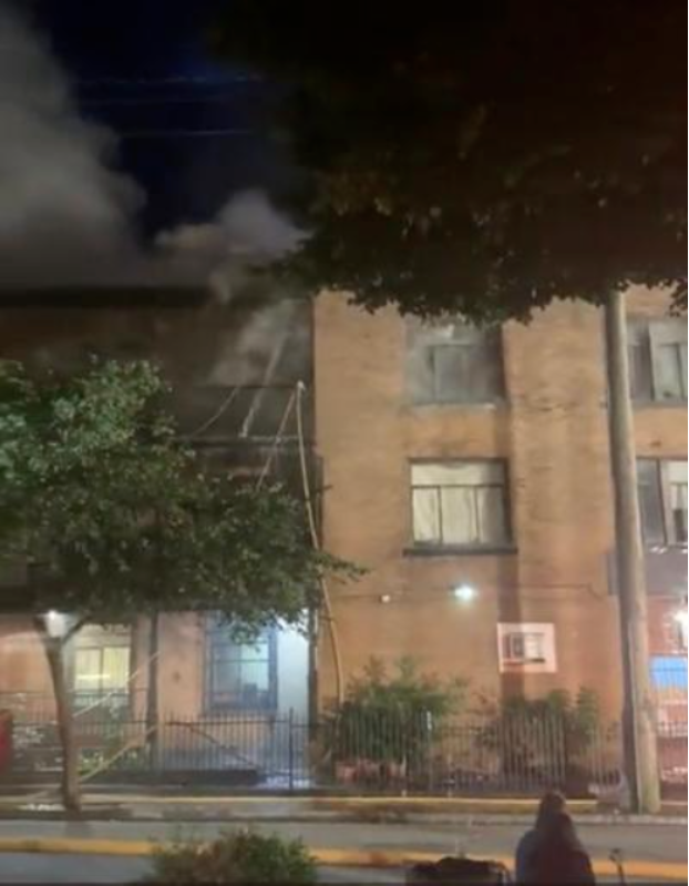 今晨温东大火:火光四射 爆炸巨响 整栋楼晃动 今晨温东大火:火光四射 爆炸巨响 整栋楼晃动