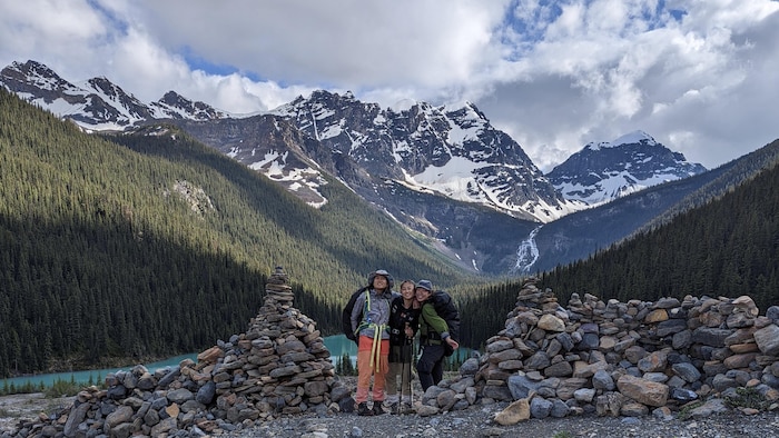 在Fryatt Valley重装背包徒步