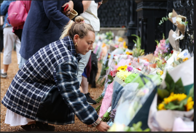 追悼！英国鸣枪悼念女王  查尔斯首次公开发表全国讲话！