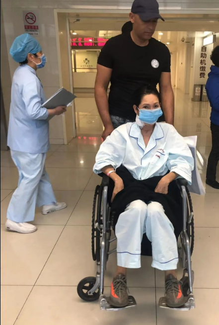 张咪癌症晚期逆境重生 背后离不开这个温哥华人 张咪癌症晚期逆境重生 背后离不开这个温哥华人
