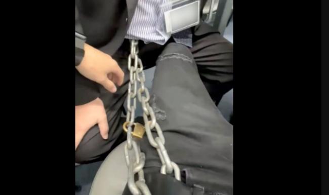 留学生想转学,竟被铁链锁住监禁!更可怕的是… 留学生想转学,竟被铁链锁住监禁!更可怕的是…