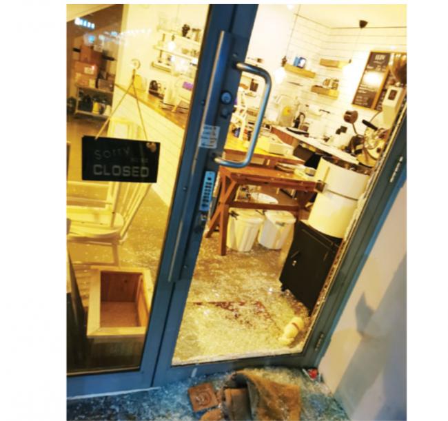 列治文咖啡店遭破门劫掠 老板痛失数千元财物 列治文咖啡店遭破门劫掠 老板痛失数千元财物