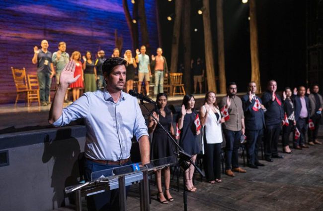 方便国际学生校外工作,帮助解决劳动力短缺问题 方便国际学生校外工作,帮助解决劳动力短缺问题