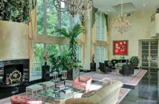 周立波4套美国豪宅曝光,移民后发福谢顶认不出 周立波4套美国豪宅曝光,移民后发福谢顶认不出