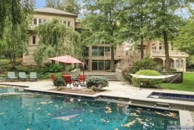 周立波4套美国豪宅曝光,移民后发福谢顶认不出 周立波4套美国豪宅曝光,移民后发福谢顶认不出