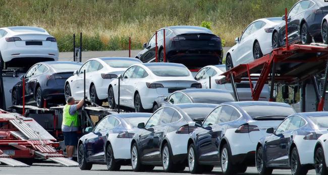 马斯克涉台建议发酵 台军方“绝不再买特斯拉” 马斯克涉台建议发酵 台军方“绝不再买特斯拉”