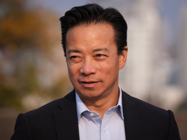 沉观健谈成为温市首位华裔市长感受 沉观健谈成为温市首位华裔市长感受