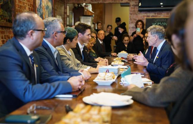 特鲁多和夫人上街游行,抗议 特鲁多和夫人上街游行,抗议