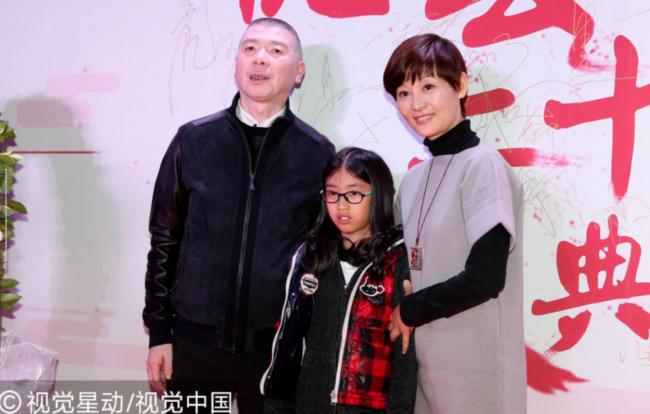 冯小刚发文否认移民传闻 张艺谋工作室晒照辟谣 冯小刚发文否认移民传闻 张艺谋工作室晒照辟谣