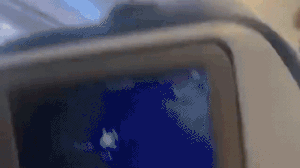 载288人客机万米高空俯冲坠落,乘客瞬间被抛飞 载288人客机万米高空俯冲坠落,乘客瞬间被抛飞