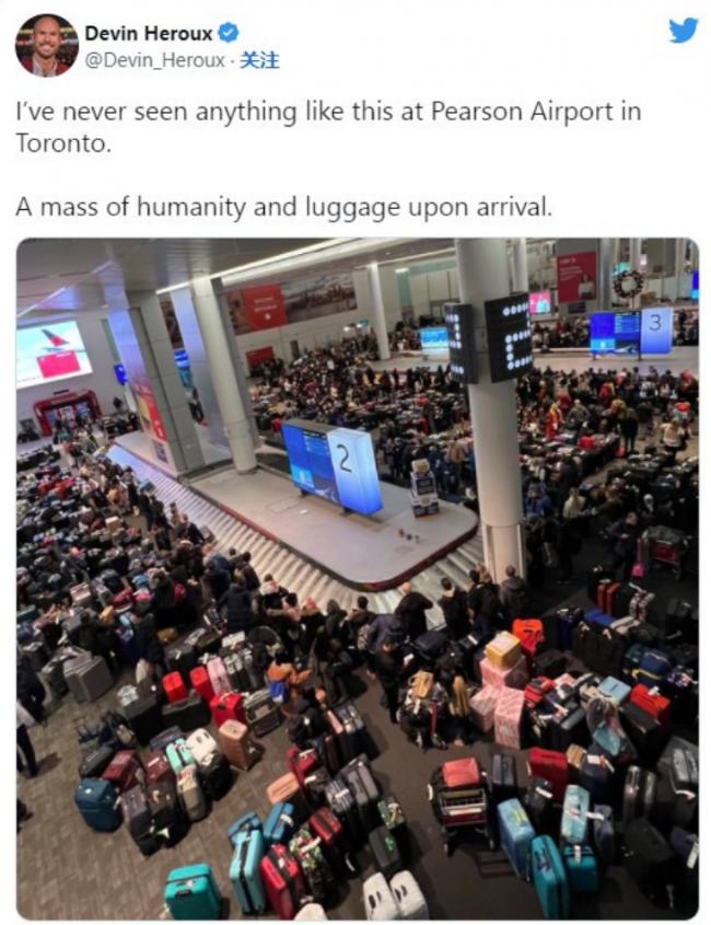 加航航班取消后 美国旅客雪地步行返回美国过节 加航航班取消后 美国旅客雪地步行返回美国过节