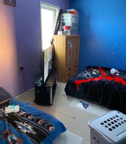 加拿大祖孙三代12口人挤一套房 孩子没地写作业 加拿大祖孙三代12口人挤一套房 孩子没地写作业