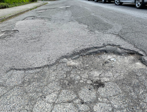 注意!严寒天气后变温暖 温哥华道路坑洞变多了 注意!严寒天气后变温暖 温哥华道路坑洞变多了