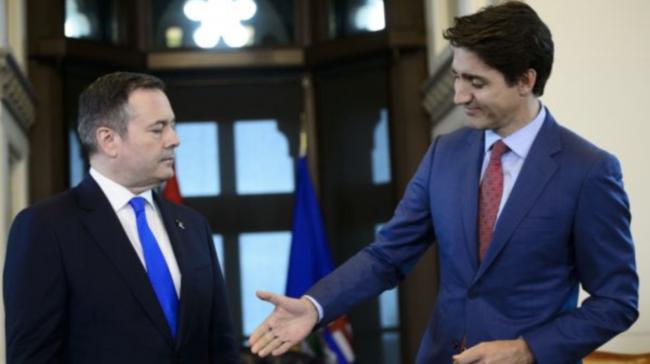 尴尬!特鲁多与省长握手遇冷!被疑传递重要信号 尴尬!特鲁多与省长握手遇冷!被疑传递重要信号