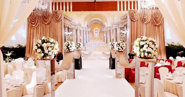 英国亿万富豪为了娶中国外卖女孩，闹成六亲不认