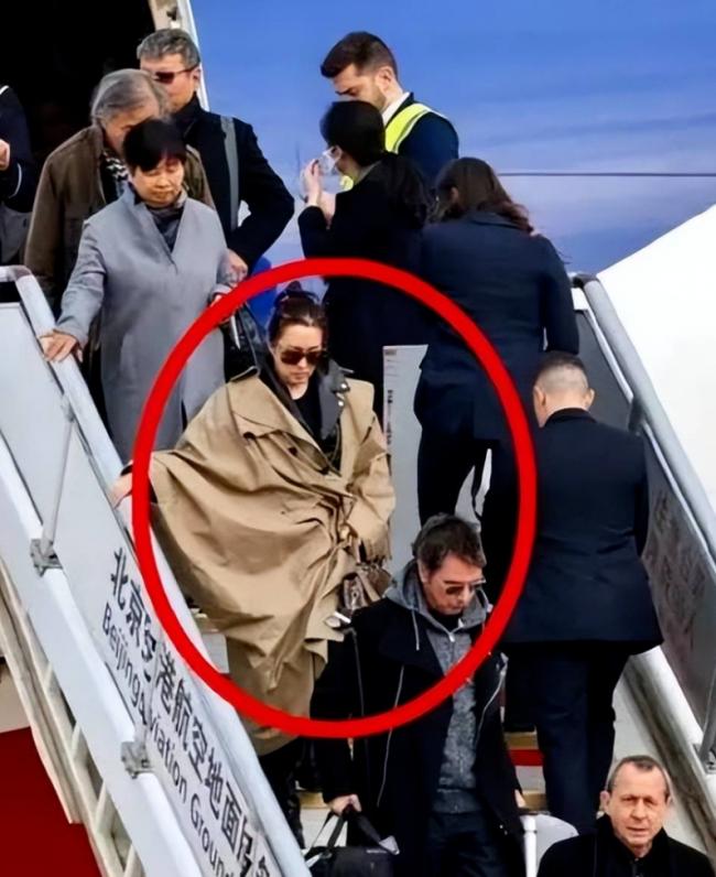 久违了:郎平巩俐巴黎同框,逛街吃饭享受人生 久违了:郎平巩俐巴黎同框,逛街吃饭享受人生