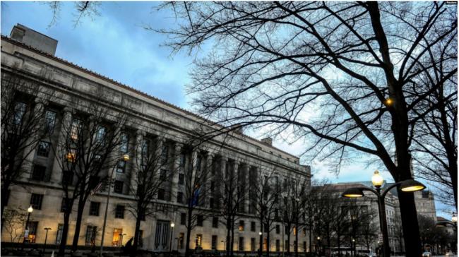 赚不足万 恐判20年!华人认助同胞造假偷渡! 赚不足万 恐判20年!华人认助同胞造假偷渡!