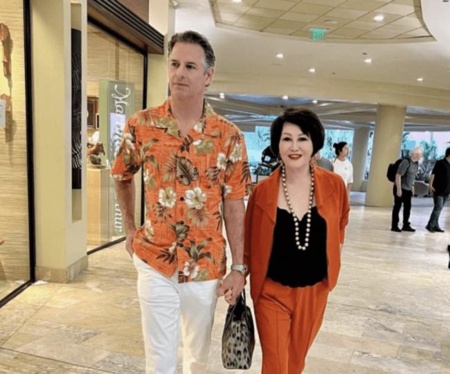 77岁靳羽西出手曼哈顿2亿豪宅!和小20岁白人新男友十指相扣秀恩爱 77岁靳羽西出手曼哈顿2亿豪宅!和小20岁白人新男友十指相扣秀恩爱