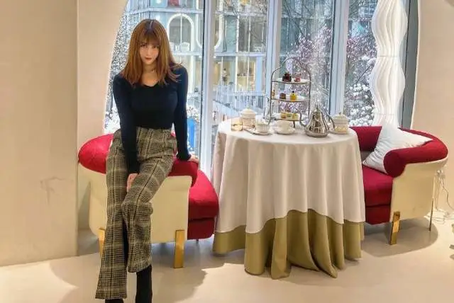 “宝马女”马诺丈夫控诉:她骗钱骗房骗感情,卷钱跑路!我家破落难身无分文… “宝马女”马诺丈夫控诉:她骗钱骗房骗感情,卷钱跑路!我家破落难身无分文…