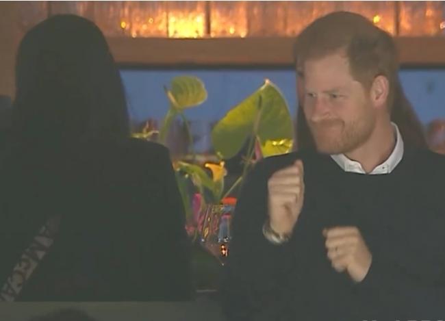 哈里梅根现身温哥华 梅根一身珠宝.4万 哈里梅根现身温哥华 梅根一身珠宝.4万