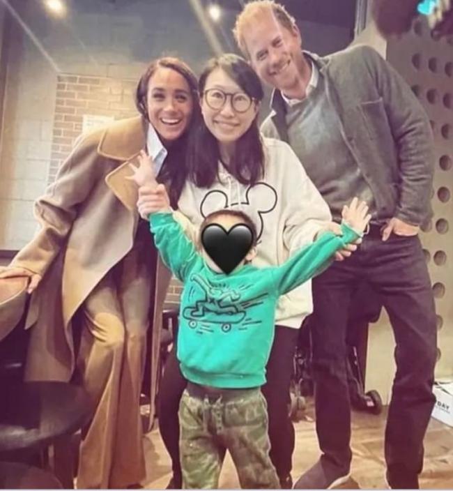 哈里梅根现身温哥华 梅根一身珠宝.4万 哈里梅根现身温哥华 梅根一身珠宝.4万