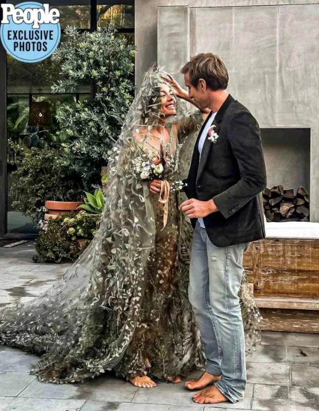 她成美首位华裔副总统候选人?曾被曝出轨马斯克 她成美首位华裔副总统候选人?曾被曝出轨马斯克