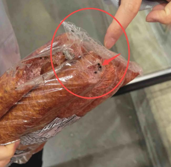 恶心！华人曝光Costco&ldquo;鼠啃香肠&rdquo; 卖得火热