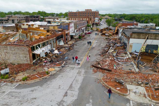 巨型龙卷风袭击,美国奥克拉荷马州4人死亡 巨型龙卷风袭击,美国奥克拉荷马州4人死亡