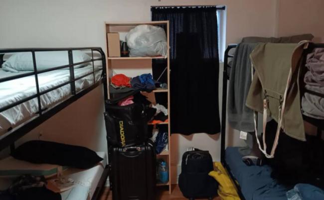 加最惨一代:被迫吃过期食物 住男女混住10人间 加最惨一代:被迫吃过期食物 住男女混住10人间
