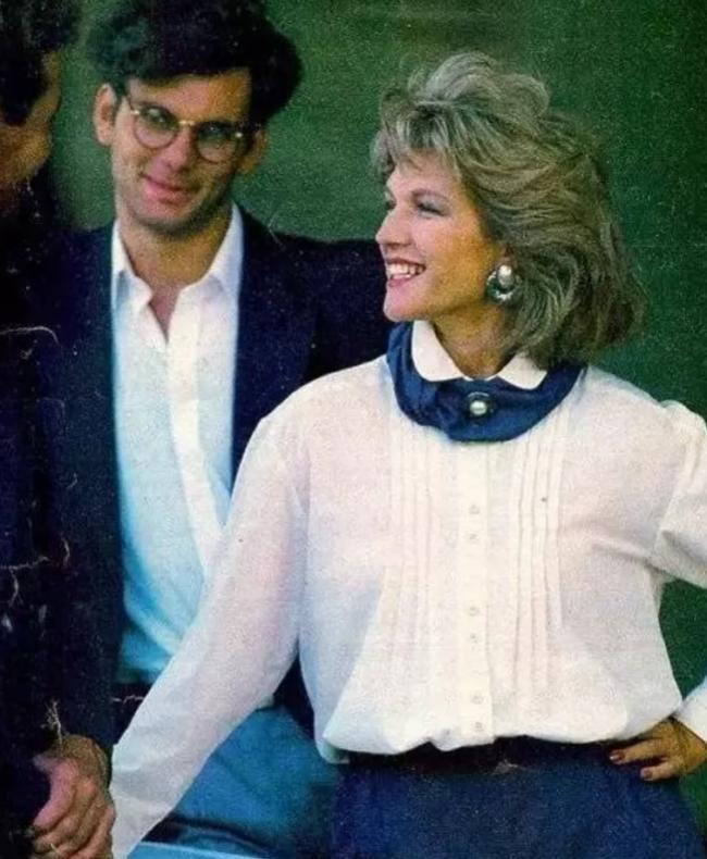 马斯克妈妈定居中国?母亲节在上海,儿子送来鲜花 马斯克妈妈定居中国?母亲节在上海,儿子送来鲜花