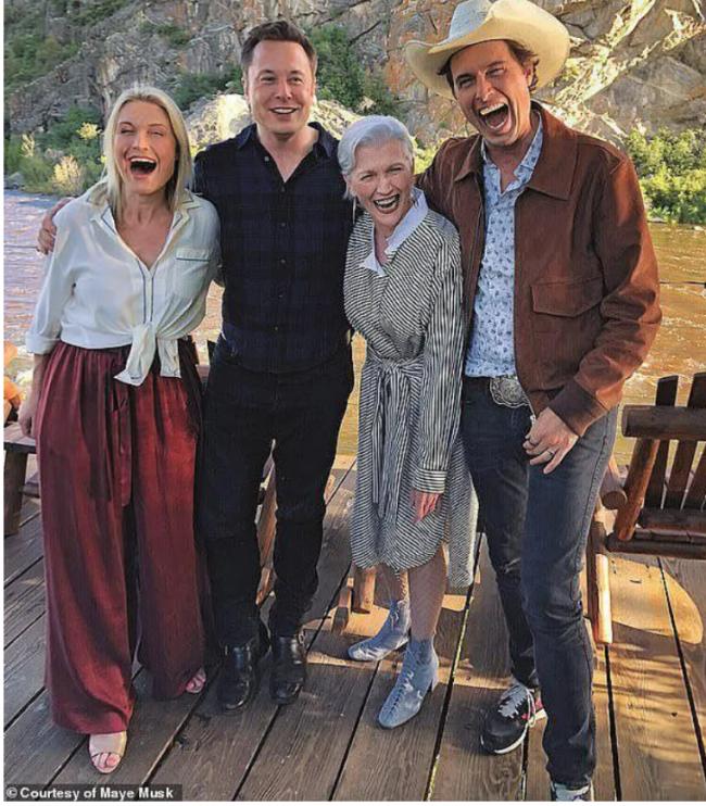 马斯克妈妈定居中国?母亲节在上海,儿子送来鲜花 马斯克妈妈定居中国?母亲节在上海,儿子送来鲜花