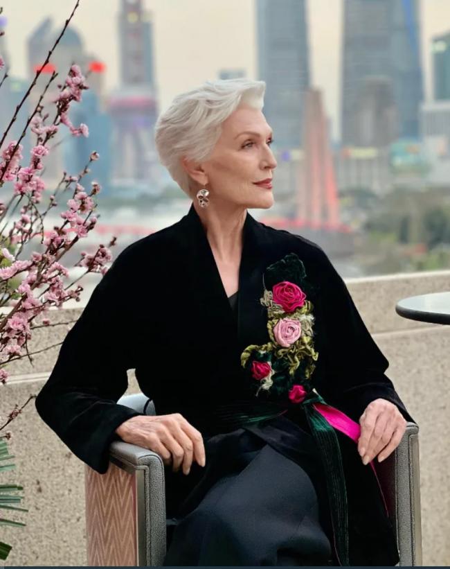 马斯克妈妈定居中国?母亲节在上海,儿子送来鲜花 马斯克妈妈定居中国?母亲节在上海,儿子送来鲜花