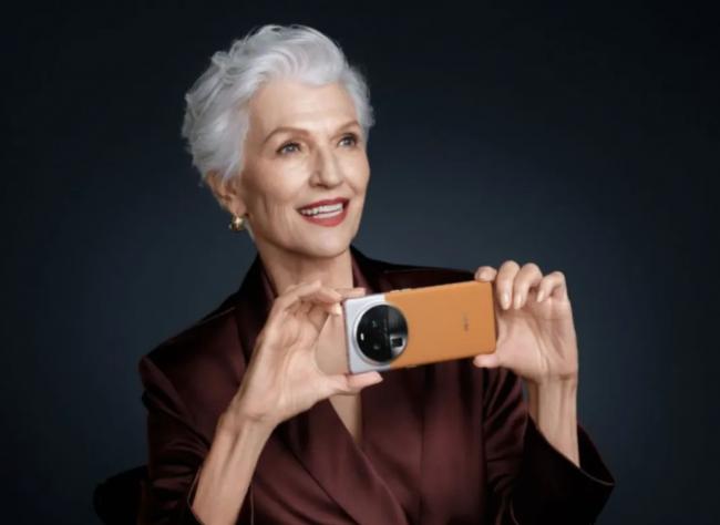 马斯克妈妈定居中国?母亲节在上海,儿子送来鲜花 马斯克妈妈定居中国?母亲节在上海,儿子送来鲜花