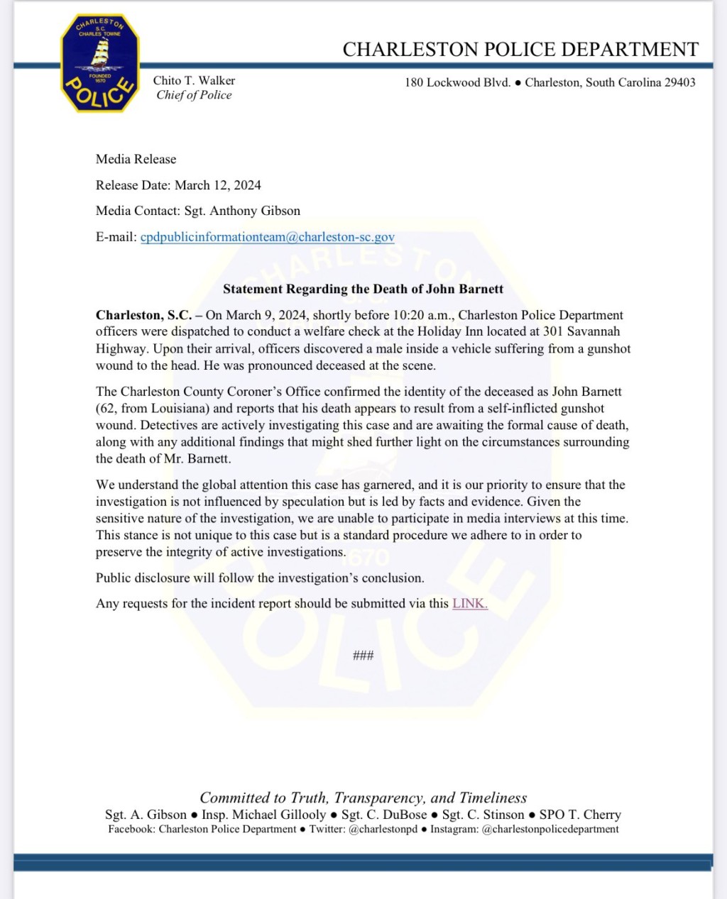 查尔斯顿警方就巴尼特自杀案发表声明。 查尔斯顿警方就巴尼特自杀案发表声明。